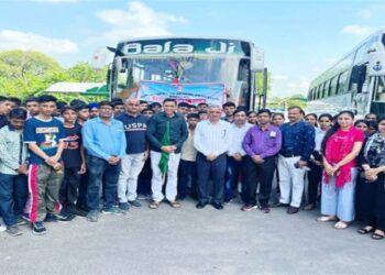 सरकारी स्कूल के बच्चों का दल पांच दिवसीय शैक्षणिक भ्रमण पर रवाना