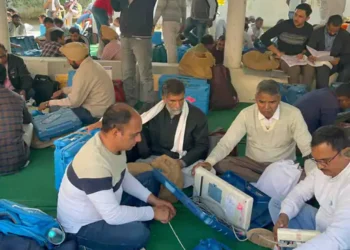 फतेहाबाद पंचायत चुनाव के लिए पोलिंग पार्टियां रवाना