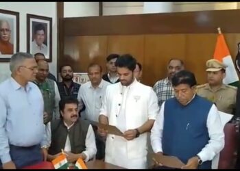 भव्य बिश्नोई ने ली विधायक पद की शपथ