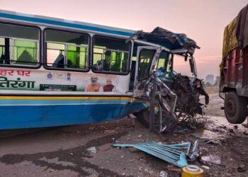 रोडवेज बस और ट्रक में जबरदस्त भिड़ंत, ट्रक चालक की मौत