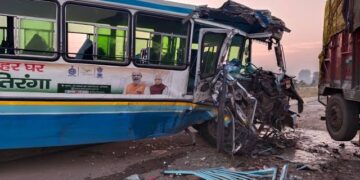 रोडवेज बस और ट्रक में जबरदस्त भिड़ंत, ट्रक चालक की मौत