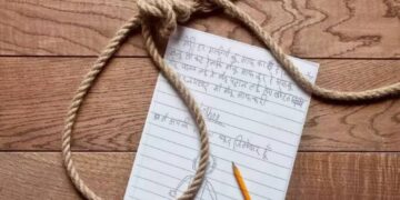 12वीं कक्षा के छात्र ने किया सुसाइड, नोट में लिखा, मां मैंनू माफ कर देवीं, मित्तल मैम नू भी कह देना