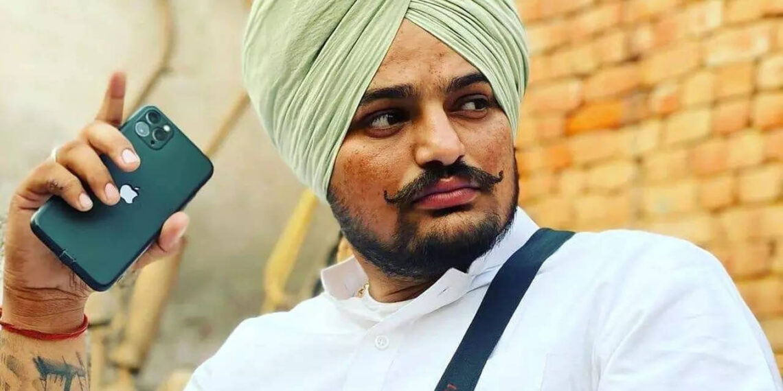 इंग्लैंड के लिए रवाना हुए सिद्धू मूसेवाला के माता-पिता