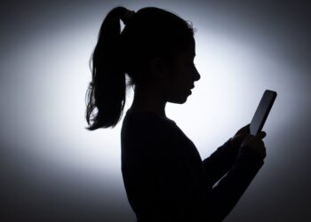 शातिर लड़की ने व्यापारी की आपत्तिजनक वीडियो बनाकर ऐंठे लाखों रुपए