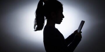 शातिर लड़की ने व्यापारी की आपत्तिजनक वीडियो बनाकर ऐंठे लाखों रुपए