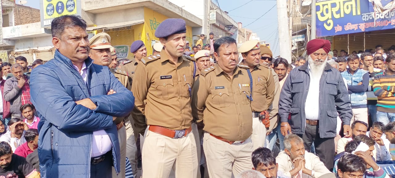 मौके पर पहुंचे डीएसपी जुगल किशोर