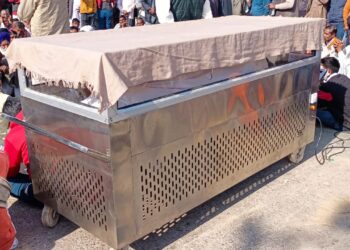 भूना में दुकानदार की मौत से गुस्साए परिजनों ने शव सड़क पर रखकर लगाया जाम