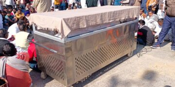 भूना में दुकानदार की मौत से गुस्साए परिजनों ने शव सड़क पर रखकर लगाया जाम