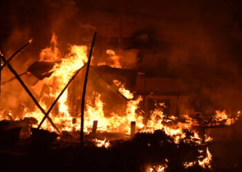 घर में लगी भीषण आग, दो बच्चों सहित 6 की दर्दनाक मौत