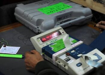 अब घर से दूर रहकर भी डाल सकेंगे वोट, चुनाव आयोग ने बनाया रिमोट वोटिंग सिस्टम