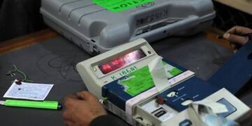 अब घर से दूर रहकर भी डाल सकेंगे वोट, चुनाव आयोग ने बनाया रिमोट वोटिंग सिस्टम