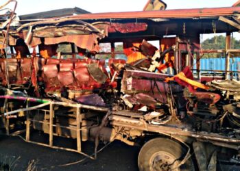 शिरडी जा रही बस और ट्रक में टक्कर, 10 श्रद्धालुओं की मौत, कई घायल