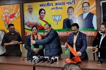 चंडीगढ़ में आप को झटका, पार्टी की प्रदेश महिला महासचिव अमनप्रीत कौशल ने थामा भाजपा का दामन