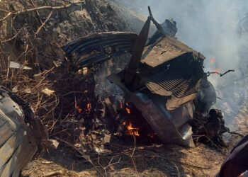 दो फाइटर प्लेन आपस में टकराकर क्रैश, एक पायलट की मौत