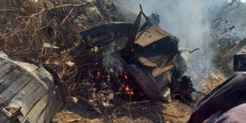 दो फाइटर प्लेन आपस में टकराकर क्रैश, एक पायलट की मौत