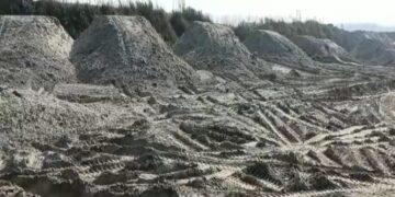 अवैध खनन पर रेड करने पहुंचे DSP को कुचलने की कोशिश