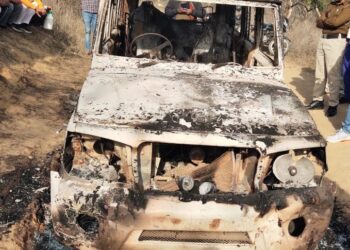 बोलेरो गाड़ी के साथ जिंदा जले दो युवक