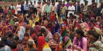 गांव में उठी विकास की मांग: ग्रामीण बोले- सरपंच ई टेंडरिंग से कराए या अपनी जेब से