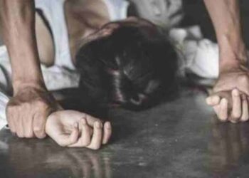 सौतेले बाप ने ढाई साल तक अपनी बेटी को बनाया हवस का शिकार, केस दर्ज