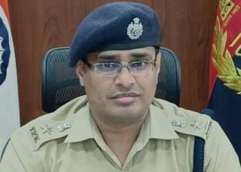 SP की फेक I’D बनाकर मांगे पैसे