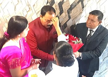 जरूरतमंदों की मदद करना हमारा प्रथम कर्तव्य होना चाहिए- डॉ डीएन झा