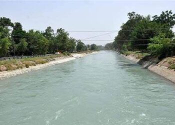 छात्रा ने लगाई नहर में छलांग, बचाने गए युवक को कहा- मुझे मत बचाओ