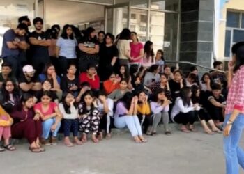 गर्ल्स हॉस्टल में हथियारों के साथ घुसे युवक, छात्राओं से की मारपीट