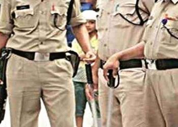 सब इंस्पेक्टर को बंधक बनाकर की हाथापाई