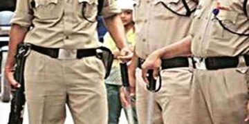 सब इंस्पेक्टर को बंधक बनाकर की हाथापाई