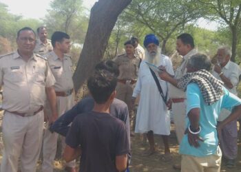 ट्रेन में यात्रियों से छीना झपटी का प्रयास