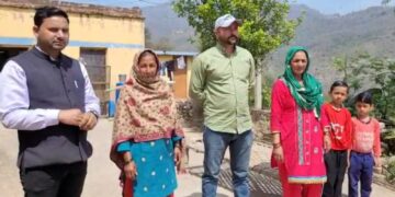 अमरोहा गांव का एक गरीब परिवार मौत के साए में जीने को मजबूर