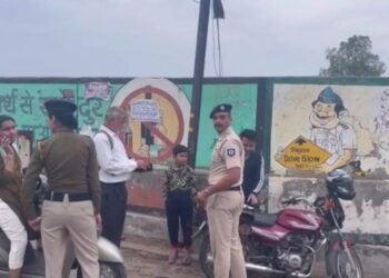 हुड़दंग मचाने वाले व बाइक सवारों पर पुलिस की कार्रवाई