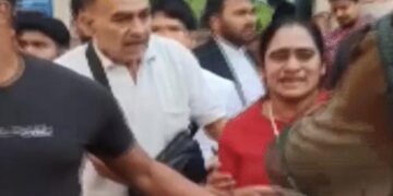 दिल्ली के साकेत कोर्ट में फायरिंग, महिला घायल