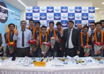 आकाश बायजूस चंडीगढ़़ से छात्र कामयक चन्ना जेईई मेन्स में बने सिटी टापर