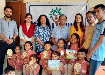 विद्यार्थीयों ने लेखन और चित्रकला प्रतियोगिता में लिया भाग