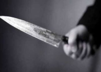 स्कूल में पढ़ा रहे टीचर पर छात्रों ने किया हमला !