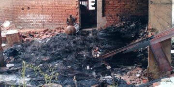 दुकान में लगी भीषण आग, जिंदा जला मालिक