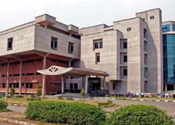 ‘मन की बात’ नहीं सुनने पर 36 छात्राओं पर कार्रवाई