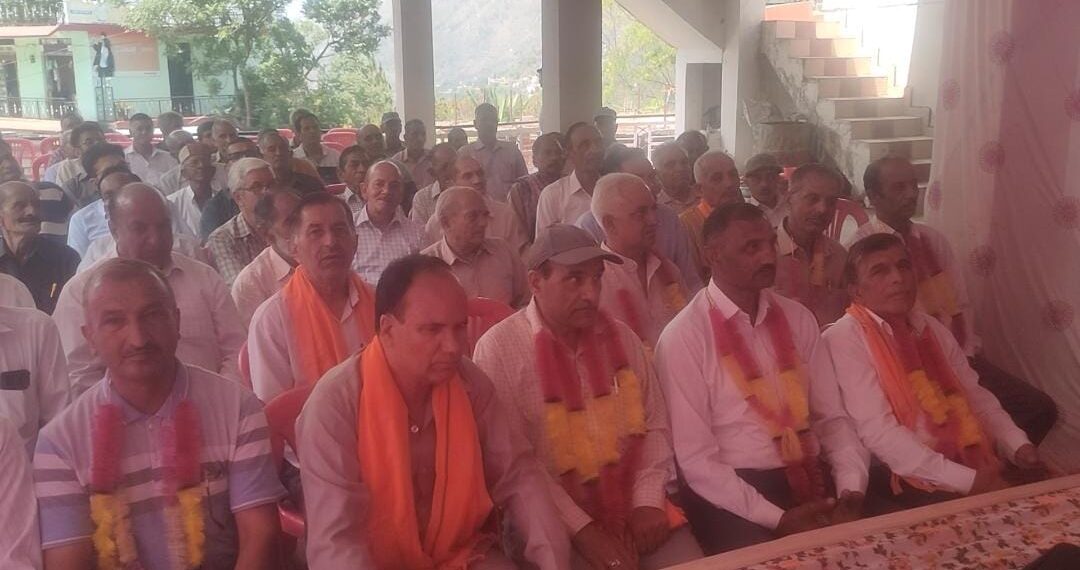 भारतीय राज्य पैन्शनर संघ जिला सोलन की कार्याकार्नि की बैठक परगना म्लौन के जय नगर मे