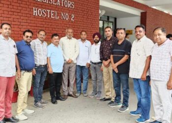 विधानसभा के मानसून सत्र के दूसरे दिन कार्रवाई देखने पहुंचे पै्रस क्लब रतिया के पत्रकार