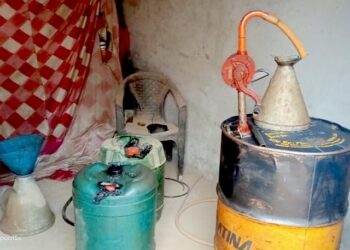 CM फ्लाइंग व फूड सप्लाई विभाग की किरयाणा स्टोर की दुकानों पर रेड, भारी मात्रा में अवैध पेट्रोल- डीजल बरामद