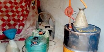 CM फ्लाइंग व फूड सप्लाई विभाग की किरयाणा स्टोर की दुकानों पर रेड, भारी मात्रा में अवैध पेट्रोल- डीजल बरामद