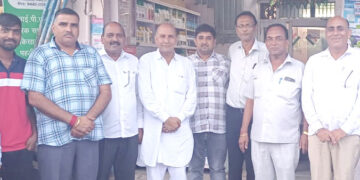 व्यापार मंडल अनाजमंडी के नए पदाधिकारियों ने दूसरे दिन नई अनाजमंडी में डोर टू डोर जाकर जताया आभार