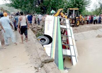 पंजाब के मुक्तसर में बड़ा हादसा: प्राइवेट बस नहर में गिरी, 8 लोगों की मौत, कई लोगों के बह जाने की आशंका