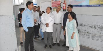उपायुक्त अजय सिंह तोमर ने नागरिक अस्पताल का दौरा कर स्वास्थ्य सेवाओं का लिया जायजा