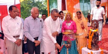 कर्तव्यपथ पर होने वाली परेड में भाग लेने वाली एनएसएस स्वयंसेविकाओं के चयन को लेकर एमएम कॉलेज फतेहाबाद में शिविर का शानदार आगाज