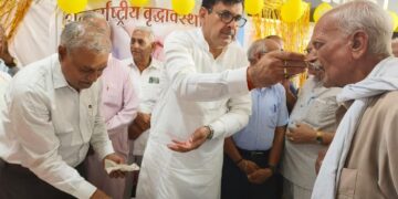 बुजुर्गों के अनुभवों से होता है समृद्ध राष्ट्र का निर्माण : कैबिनेट मंत्री देवेन्द्र सिंह बबली