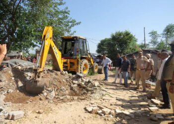 पंचकूला में नशा तस्कर के घर पर चला बुलडोजर