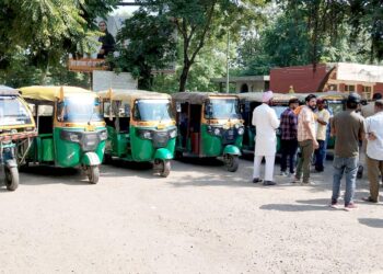 महिलाओ की सुरक्षा को लेकर पुलिस की अहम पहल, ऑटो पर लगाये स्टीकर जुड़े डॉयल 112 के साथ