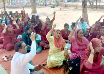 चीफ सेक्रेटरी के आश्वासन के बावजूद सीएम से नहीं हुई बैठक, आशा वर्करों ने जताया रोष